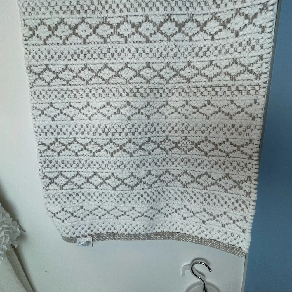 Threshold Bath Area Rug‎ 3D Raised Horizontal Pattern Neutral Colors